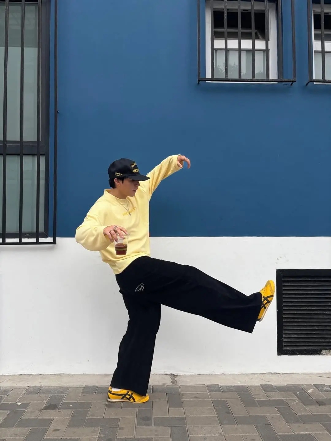 Outfit streetwear para hombre — look 2 de inspiración DRAPE