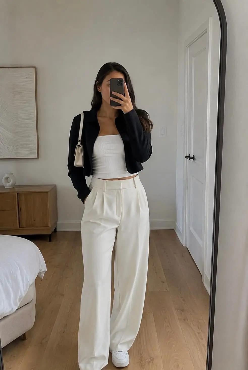 minimalist outfit for women — look 11, DRAPE inspiration